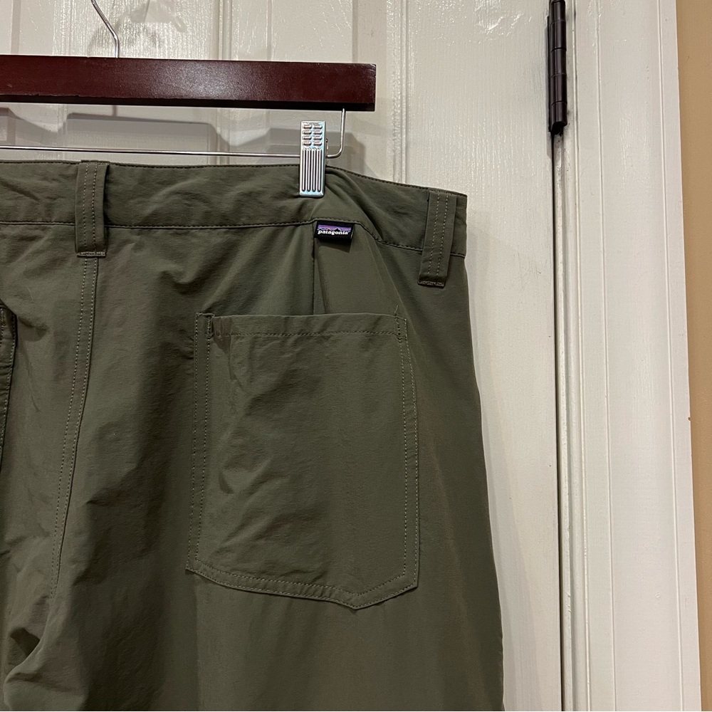 Like New Patagonia Men’s Quandary Pants Green Size 40 Regular 55181 Hiking - Picture 4 of 8
